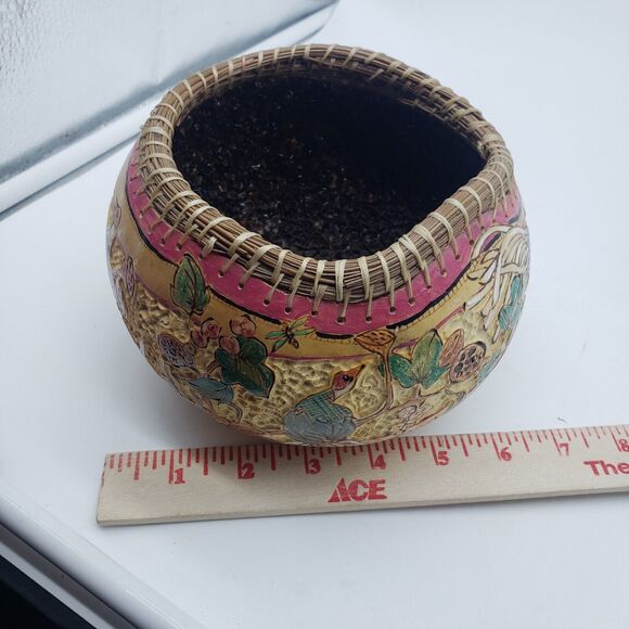 Hand Carved Hand Painted Gourd w/ marsh lotus birds & dragonflies. Artist signed - Picture 15 of 15